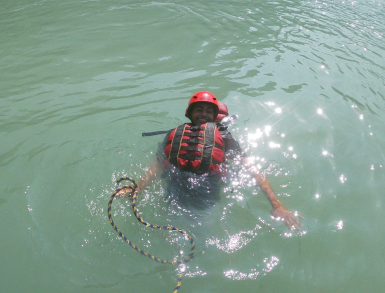River rafting in Ganga // क्या राफ्टिंग से आपको डर लगता है।